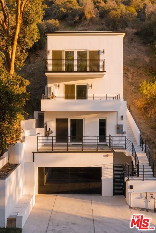 9810 Portola Drive, Beverly Hills, CA 90210 — exterior