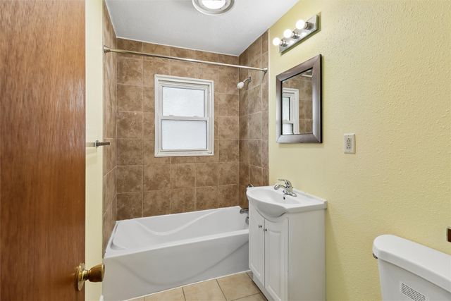 5950 SE 19th Street, Des Moines, IA 50320