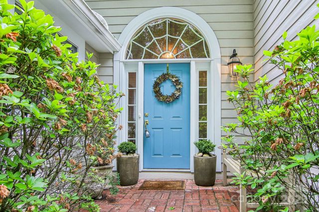 107 Camellia Way, Hendersonville, NC 28739