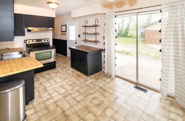 7351 Oak Hill Road, Evansville, IN 47725