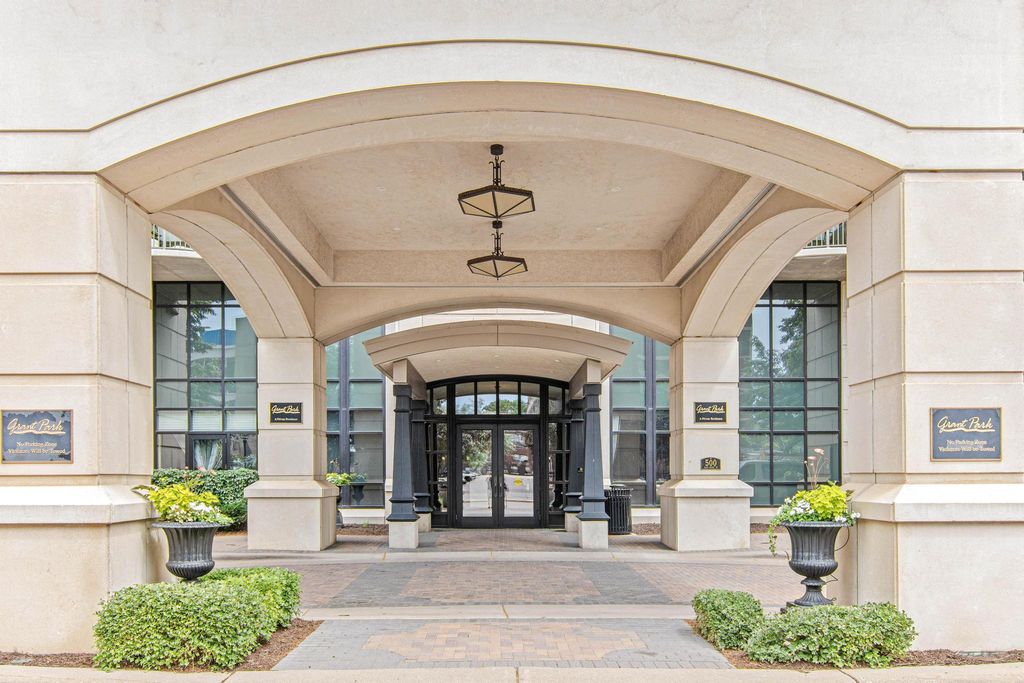500 E Grant Street 205, Minneapolis, MN 55404 — photo 2