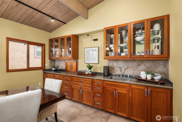 9418 SE 33rd Street, Mercer Island, WA 98040
