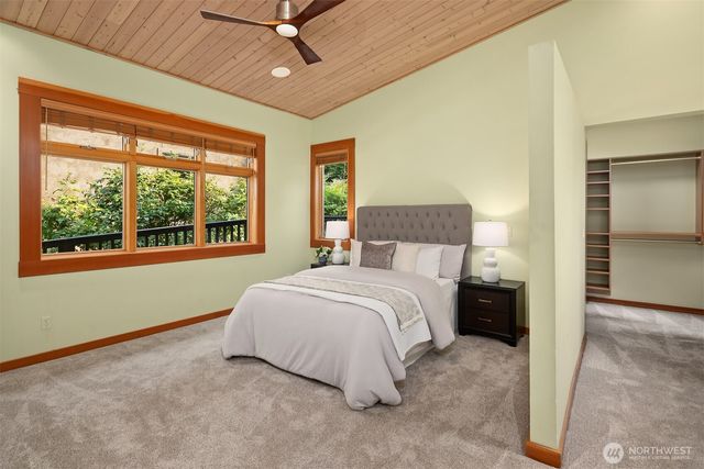 9418 SE 33rd Street, Mercer Island, WA 98040