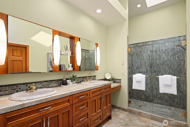 9418 SE 33rd Street, Mercer Island, WA 98040