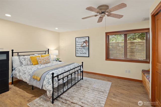 9418 SE 33rd Street, Mercer Island, WA 98040