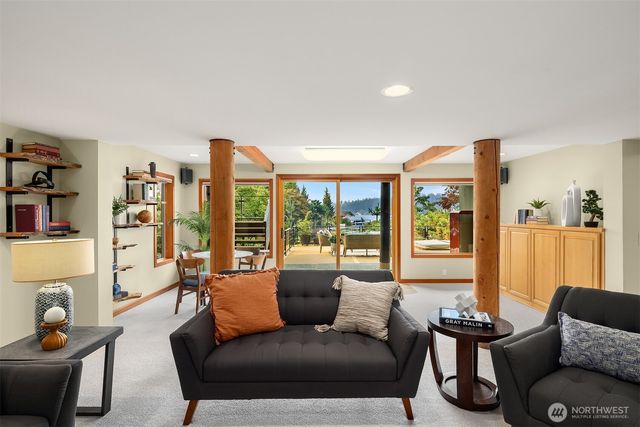 9418 SE 33rd Street, Mercer Island, WA 98040
