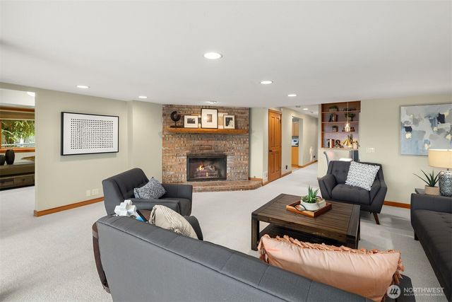 9418 SE 33rd Street, Mercer Island, WA 98040