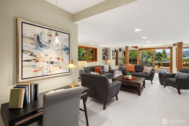 9418 SE 33rd Street, Mercer Island, WA 98040