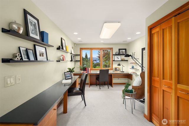 9418 SE 33rd Street, Mercer Island, WA 98040