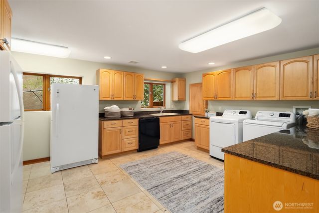 9418 SE 33rd Street, Mercer Island, WA 98040