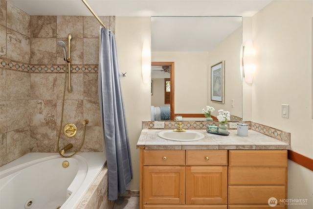 9418 SE 33rd Street, Mercer Island, WA 98040
