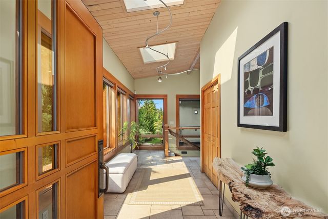 9418 SE 33rd Street, Mercer Island, WA 98040
