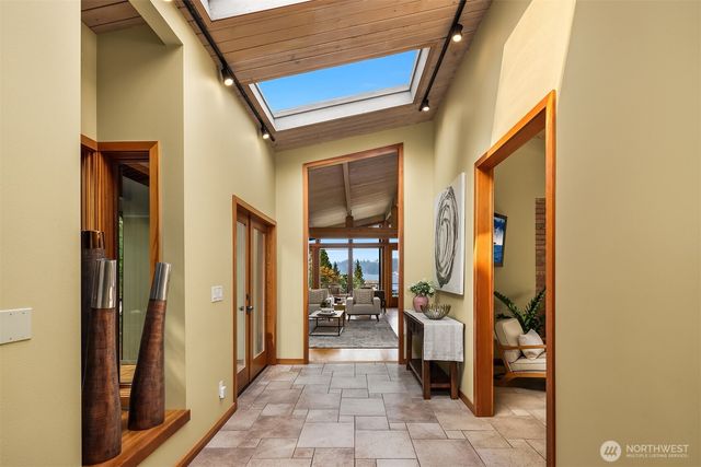9418 SE 33rd Street, Mercer Island, WA 98040