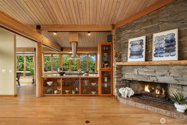 9418 SE 33rd Street, Mercer Island, WA 98040