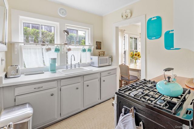 10 Pleasant, East Hampton, NY 11937