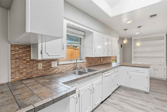 1422 Glenwick Lane, Irving, TX 75060