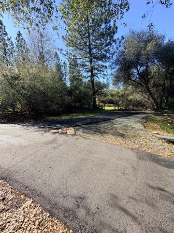 269 Montgomery Dr, Mokelumne Hill, CA 95245
