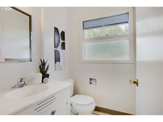 8015 Sw FAIRWAY Dr, Portland, OR 97225