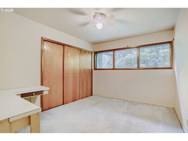 8015 Sw FAIRWAY Dr, Portland, OR 97225
