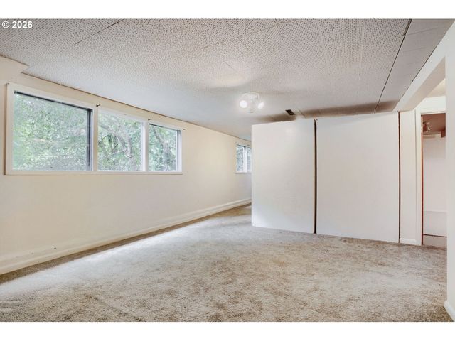 8015 Sw FAIRWAY Dr, Portland, OR 97225