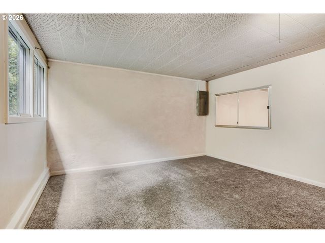 8015 Sw FAIRWAY Dr, Portland, OR 97225