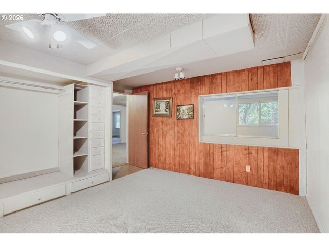 8015 Sw FAIRWAY Dr, Portland, OR 97225