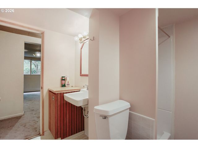 8015 Sw FAIRWAY Dr, Portland, OR 97225