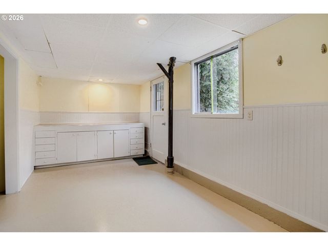 8015 Sw FAIRWAY Dr, Portland, OR 97225