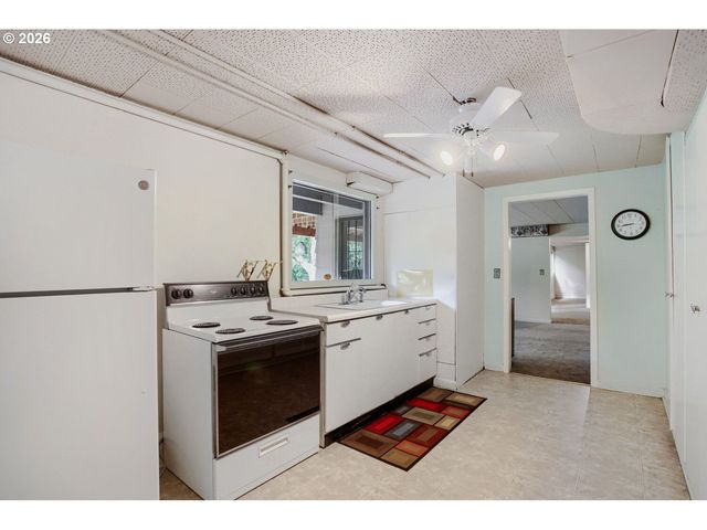 8015 Sw FAIRWAY Dr, Portland, OR 97225