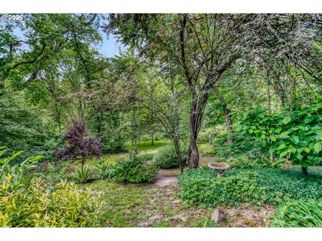 8015 Sw FAIRWAY Dr, Portland, OR 97225