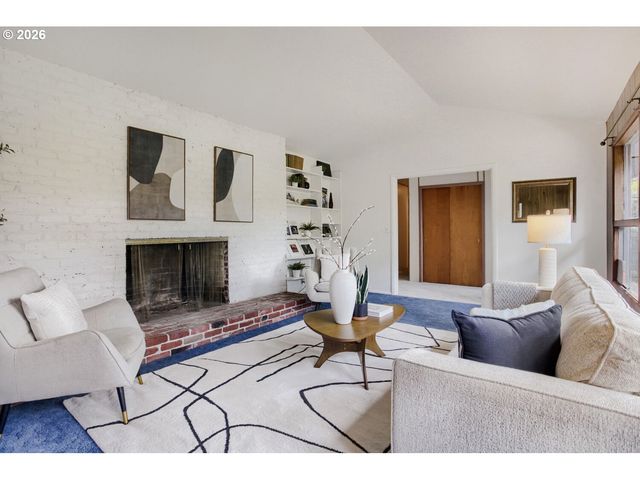 8015 Sw FAIRWAY Dr, Portland, OR 97225