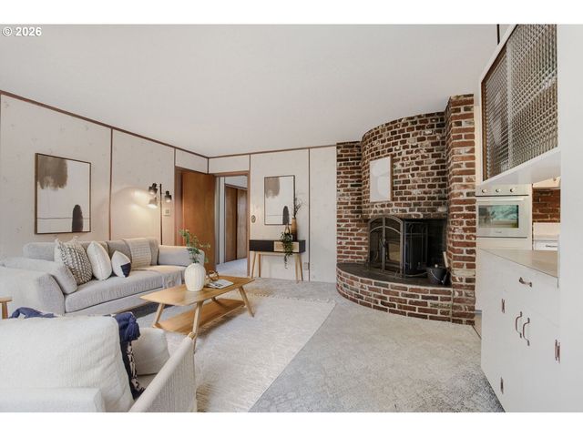 8015 Sw FAIRWAY Dr, Portland, OR 97225