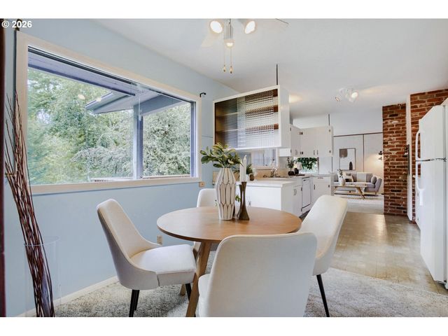 8015 Sw FAIRWAY Dr, Portland, OR 97225
