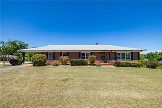 601 E South 6th Street, Seneca, SC 29678