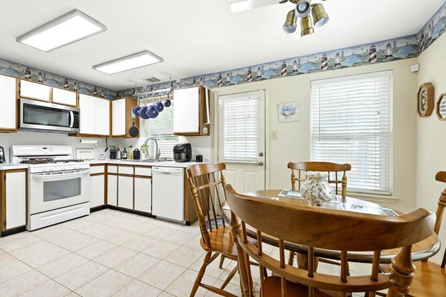 1723 Oak Valley Drive, Kemah, TX 77565