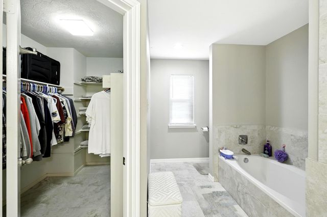 1723 Oak Valley Drive, Kemah, TX 77565