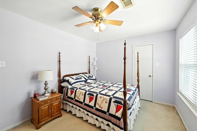 1723 Oak Valley Drive, Kemah, TX 77565