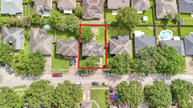 1723 Oak Valley Drive, Kemah, TX 77565