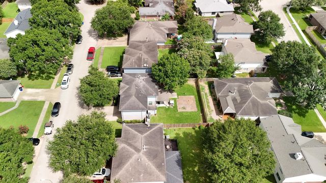 1723 Oak Valley Drive, Kemah, TX 77565