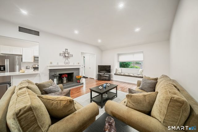 616 Heritage Village B, Southbury, CT 06488