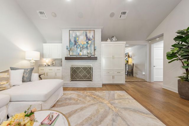 309 Lakeside Drive, Lafayette, LA 70508