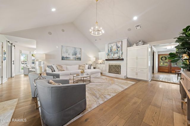 309 Lakeside Drive, Lafayette, LA 70508