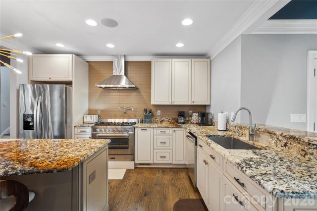 3220 Commonwealth Avenue, Charlotte, NC 28205