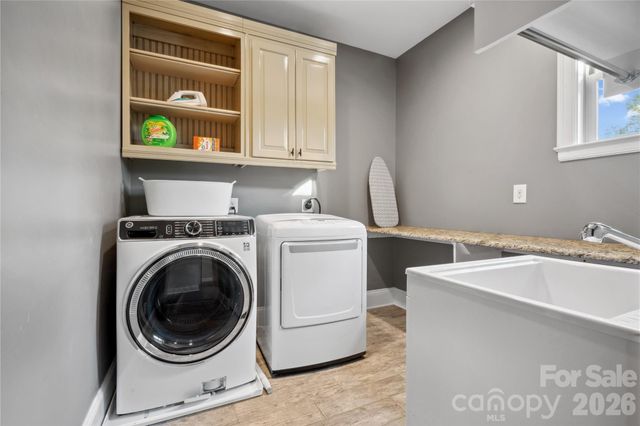 3220 Commonwealth Avenue, Charlotte, NC 28205