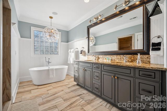 3220 Commonwealth Avenue, Charlotte, NC 28205