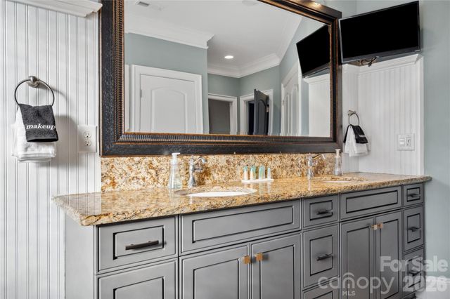 3220 Commonwealth Avenue, Charlotte, NC 28205