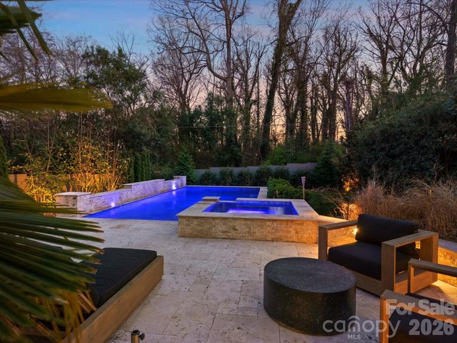 3220 Commonwealth Avenue, Charlotte, NC 28205