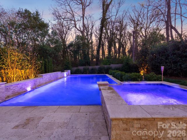 3220 Commonwealth Avenue, Charlotte, NC 28205