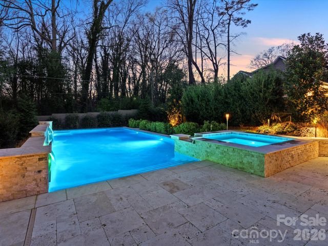 3220 Commonwealth Avenue, Charlotte, NC 28205