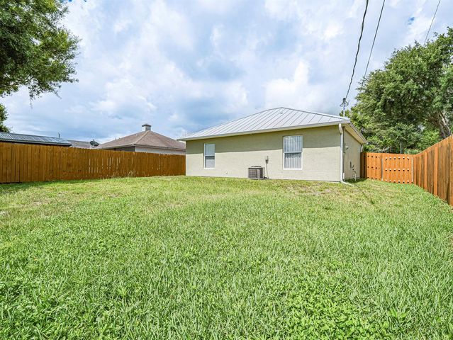 1456 25th Court SW, Vero Beach, FL 32962
